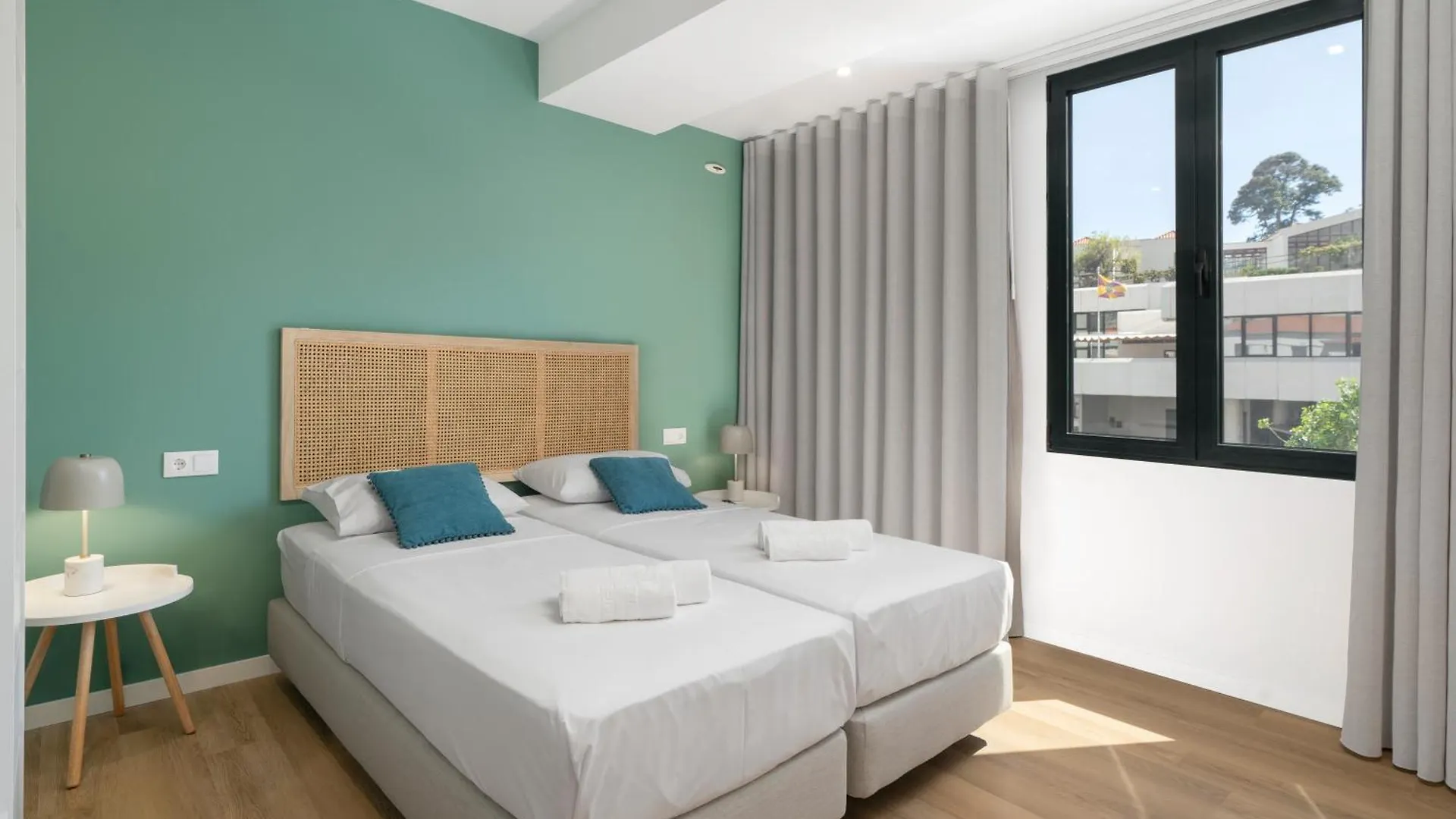 Atlantic Blue 2 - City Center With Garage 푼샬 0*,